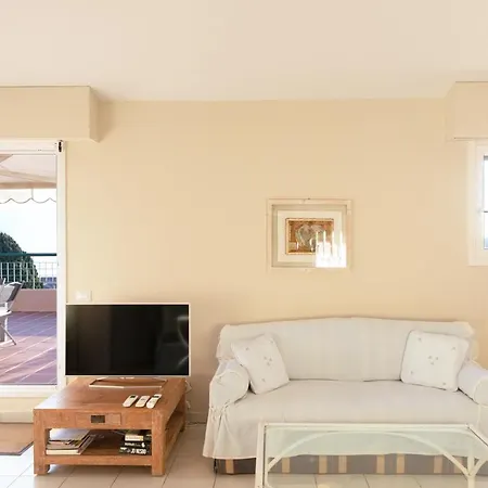 Amazing Sea View With Private Close Parking Apartment *